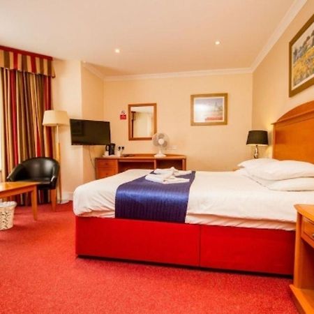 Chesters Hotel & Restaurant Салфорд Екстериор снимка